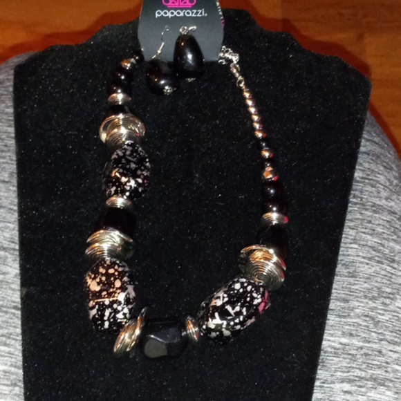 Paparazzi black/silver beaded 2 pc necklace set
